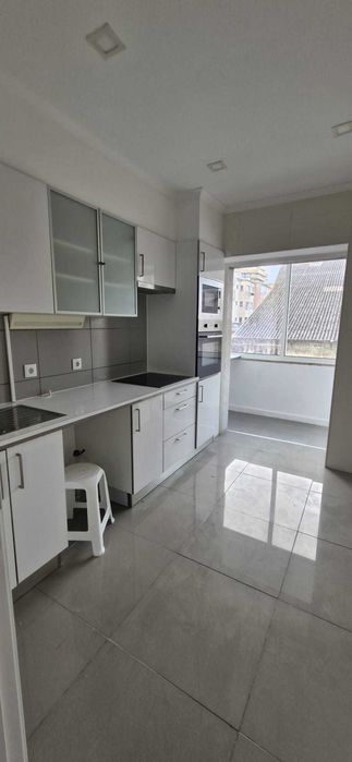 Arrendo T2 no centro de Almada