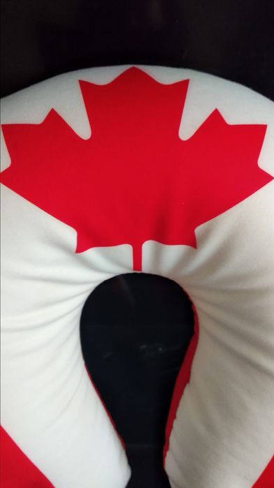 Подушка в дорогу,бутылка, брелок Канада