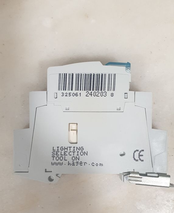 hager ERC 225D Contactor com comando manual 25A, 2NA, 230V
ERC225