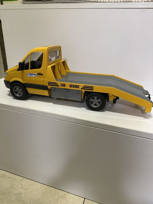 Тягач Bruder Mercedes