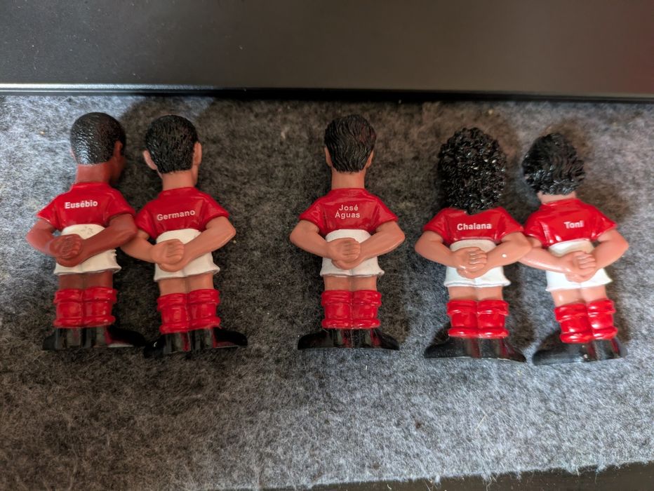 Bonecos miniatura de jogadores do benfica