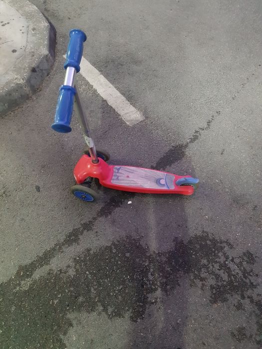 Trotinete três rodas