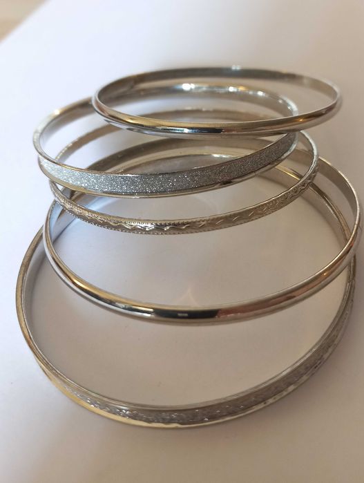 Conjunto de várias pulseiras