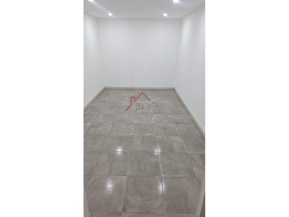Garagem / Armazém.