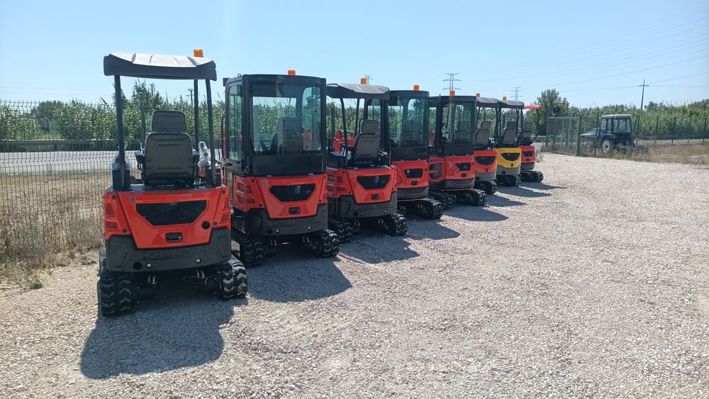Mini giratória escavadora 2 toneladas motor Kubota/cabinada Azambuja ...