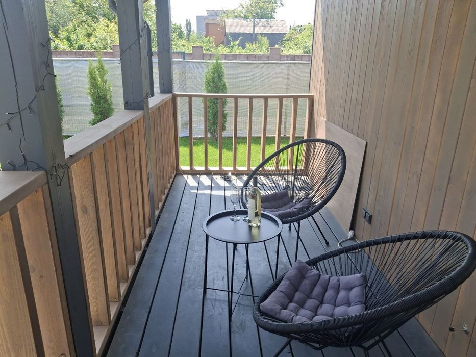 Затишний будинок з банею, терасою та бесідкою з каміном