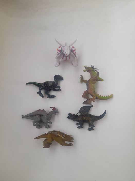 Игрушки 111 штук.Динозавры,драконы,змеи.