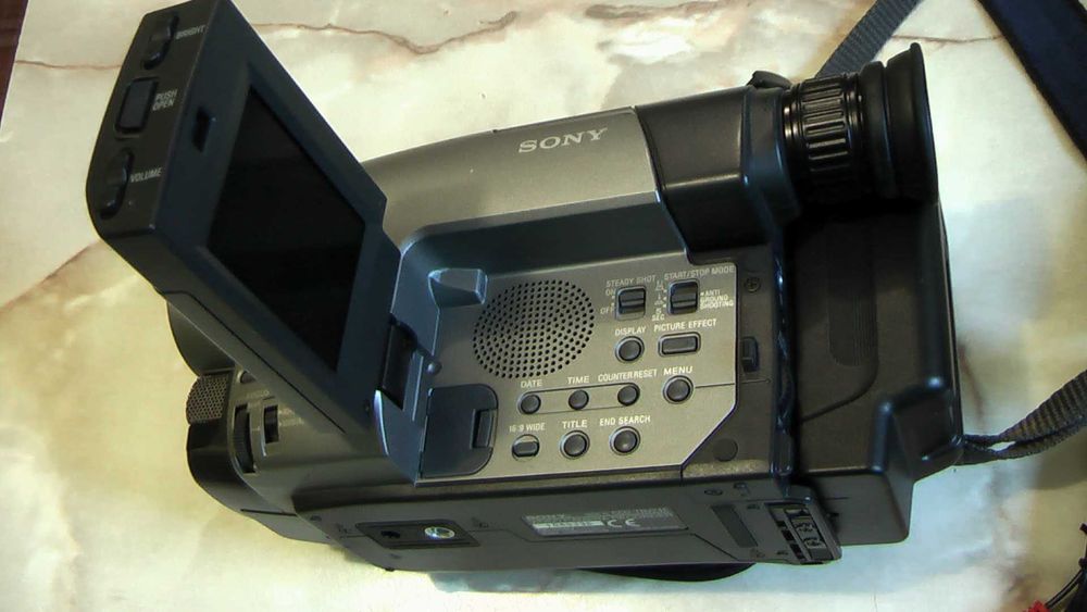Відеокамера Sony CCD-TRV24E