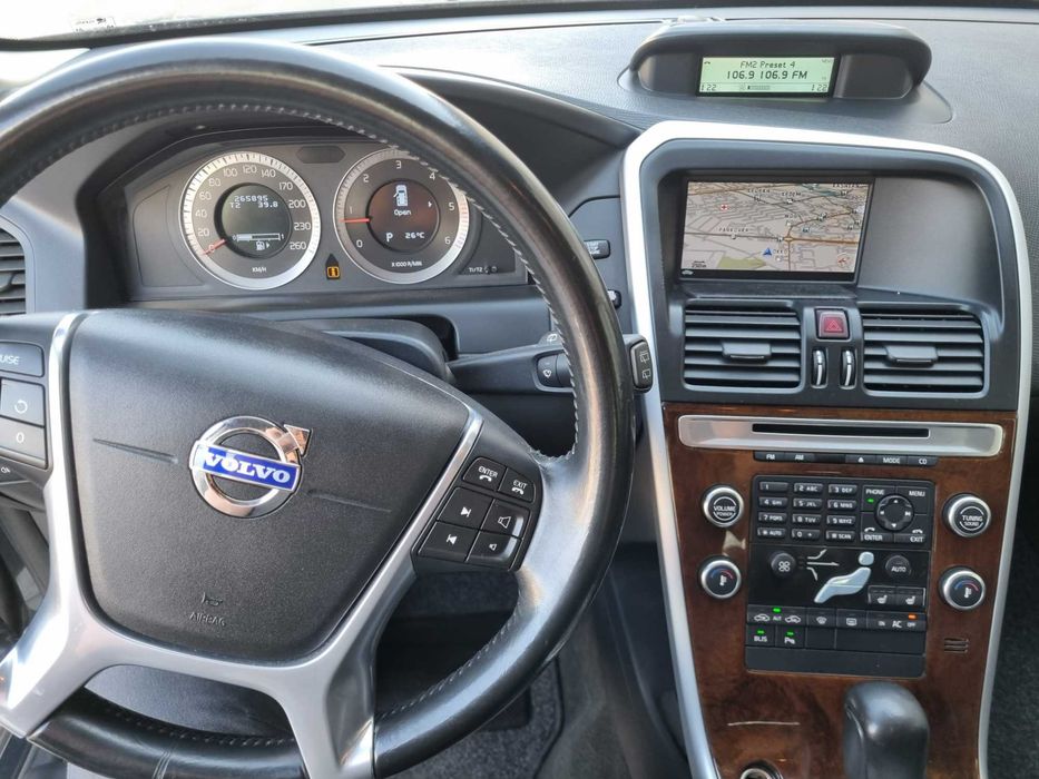 Volvo XC60 2.4D D5 автомат Summum