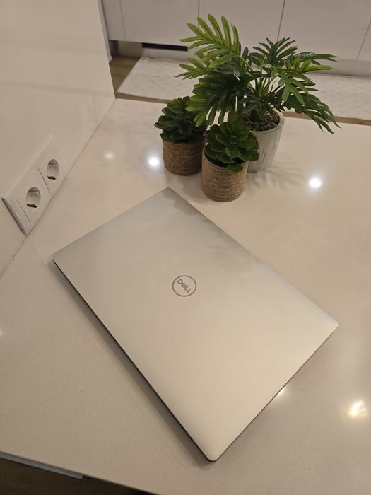 Dell XPS 15 (7590) i7 4K OLED GTX1650 16GB 512GB Teclado Português