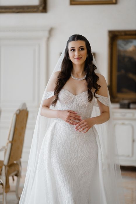 Весільна розшита сукня