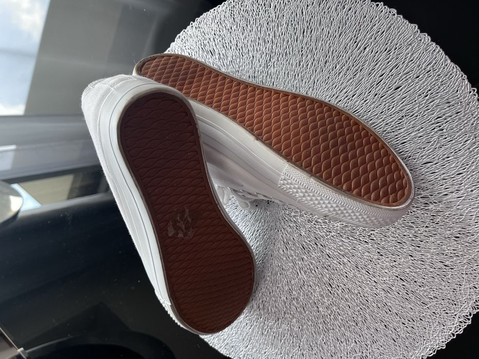 Trampki, tenisowki roz 40 slim 25 cm , biale z zamkiem , srebny nosek