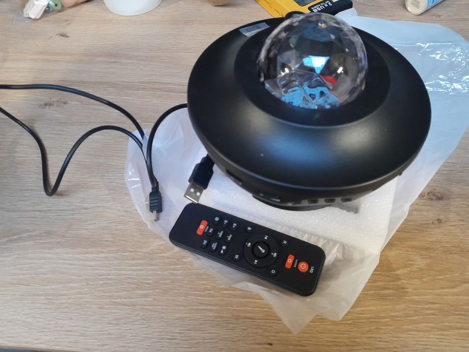 Lampka projektor gwiazd z głośnikiem i pilotem bl-xk01 bluetooth