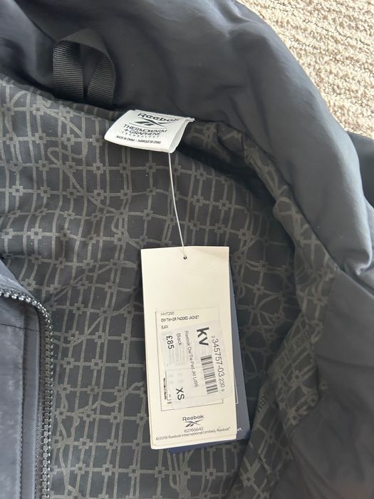 Жіноча вітрівка рібок