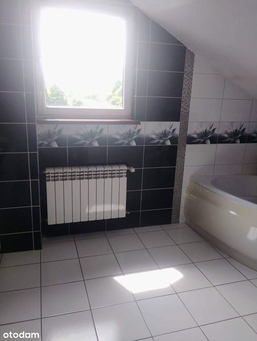 Dom wolnostojący na wsi z garażem i piwnicą
