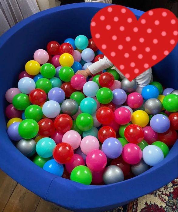 Дитячий сухий басейн з кульками