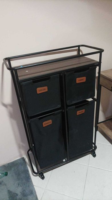 Kosz na pranie z segregatorami