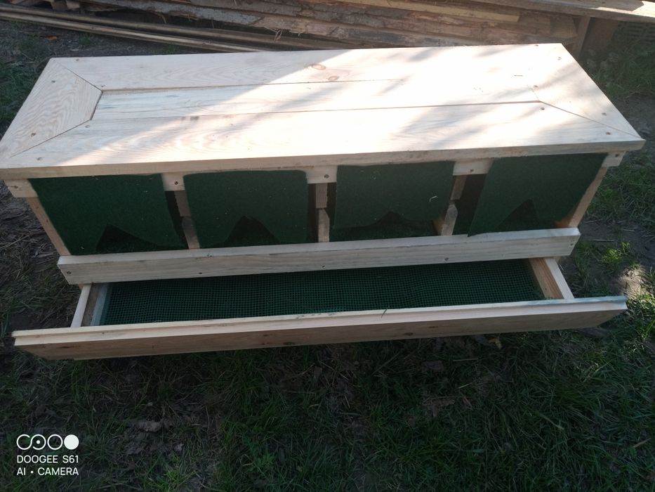 Gniazda dla kur wysuwane z szufladką na jaja z drewna litego