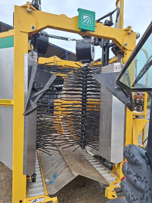 Oxbo 930 - kombajn do zbioru owoców miękkich | Orbirotor