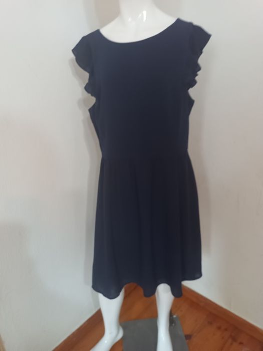 Elegancka granatowa sukienka DKNY | Falbanki na ramionach | Rozmiar L