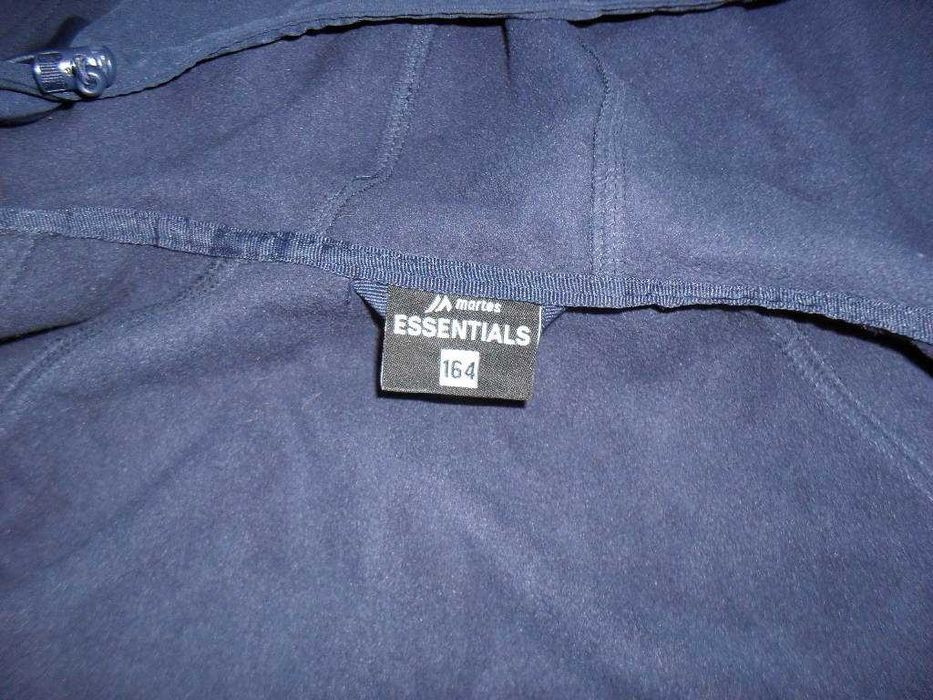 Dwie kurtki softshell dziewczęce.