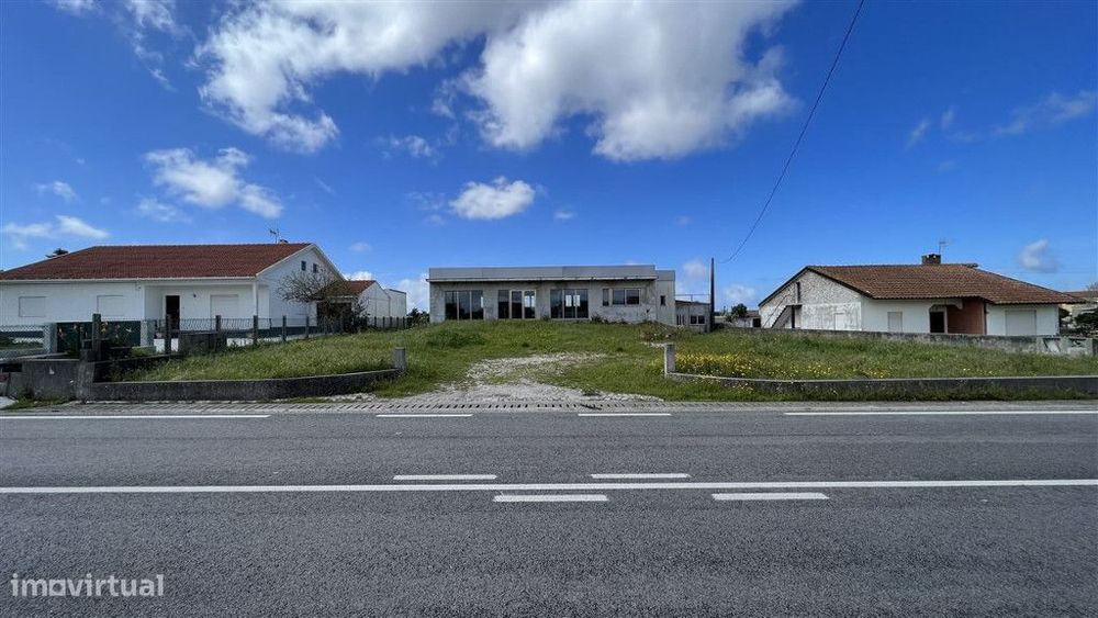 Excelente loja em zona calma do Carriço em Pombal no distrito de Leiri