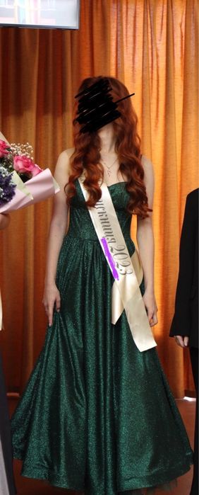 Випускна сукня в гарному стані