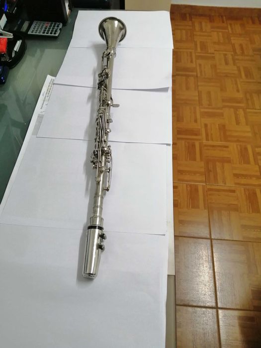 Clarinete de Metal em Sib com case