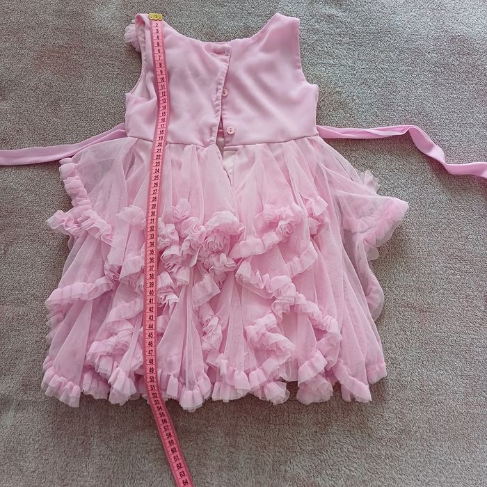 Продам святкові дитячі сукні  на 3-4 р..