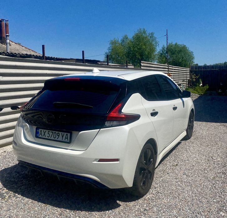 Продам Nissan Leaf