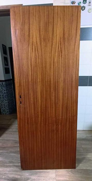Porta direita interior mogno clássica 198x75