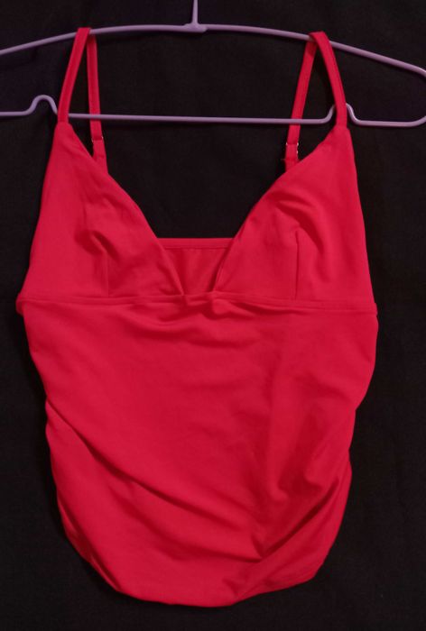 Червоний топ на брительках