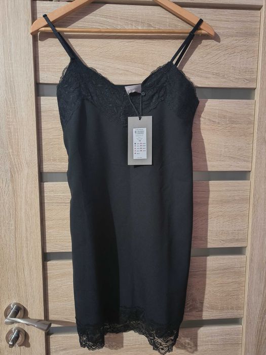 Sukienka mini mała czarna NOWA 34