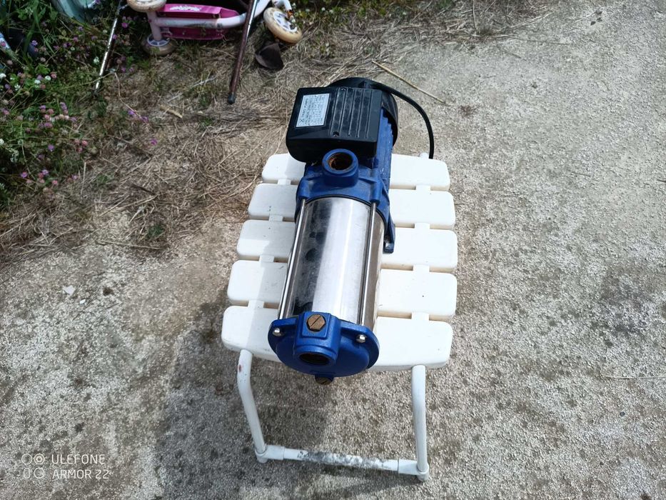 Vendo bomba de água quase nova