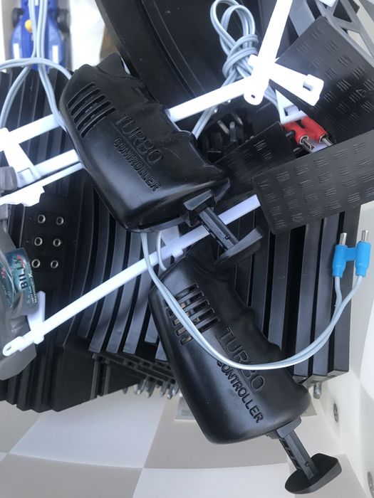 Pista de carros eletrica.