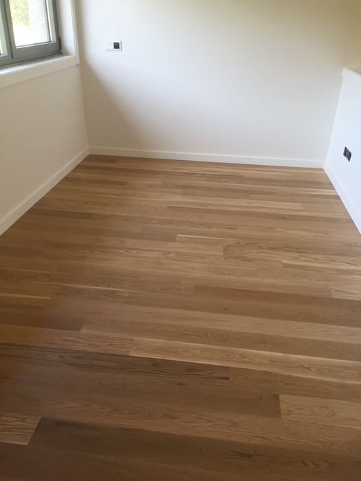 Aplicação de flutuante e soalhos montagem de carpintaria