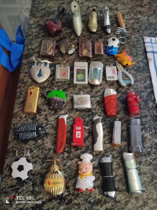 33 esqueiros antigos 30€ Só vendo o conjunto todo, não vendo em separado.