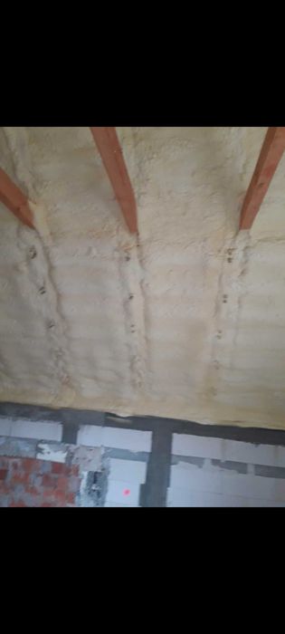 Ocieplenie poddasza pianką piana PUR