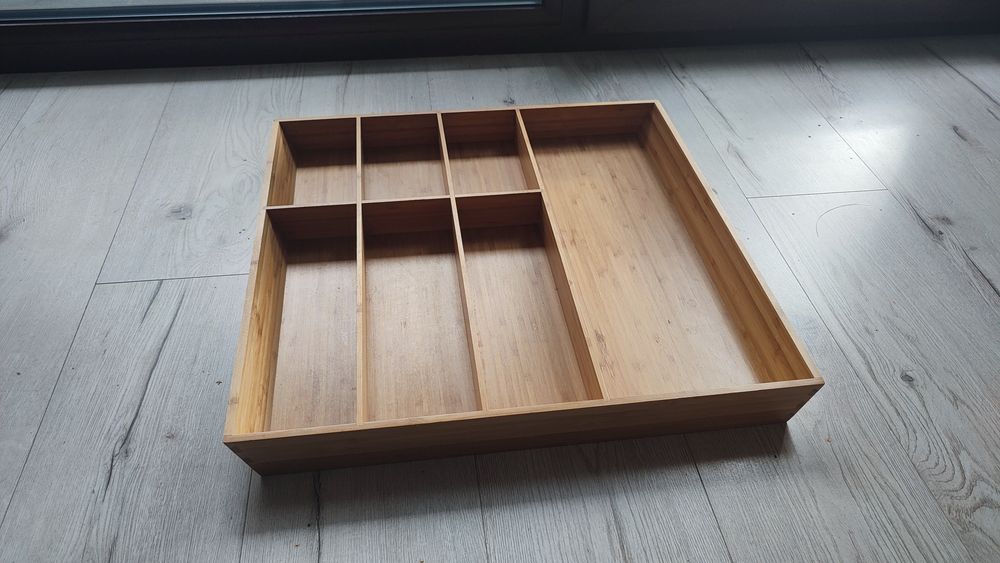 Drewniany sorter/organizer na sztućce IKEA VARIERA już niedostępny w sprzedaży. Stan bardzo dobry.
