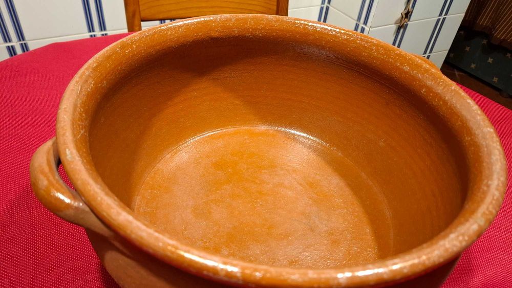 Tacho / panela em barro
