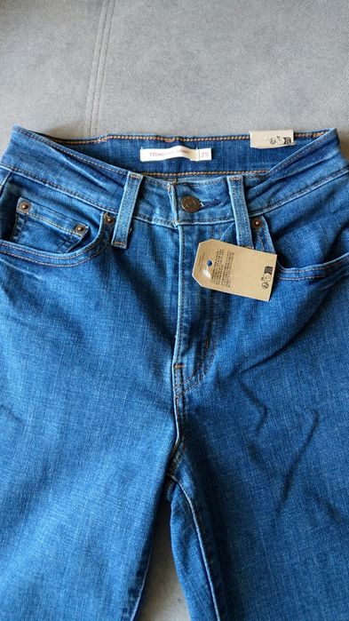 Jeansy Levi's 25x30 nowe