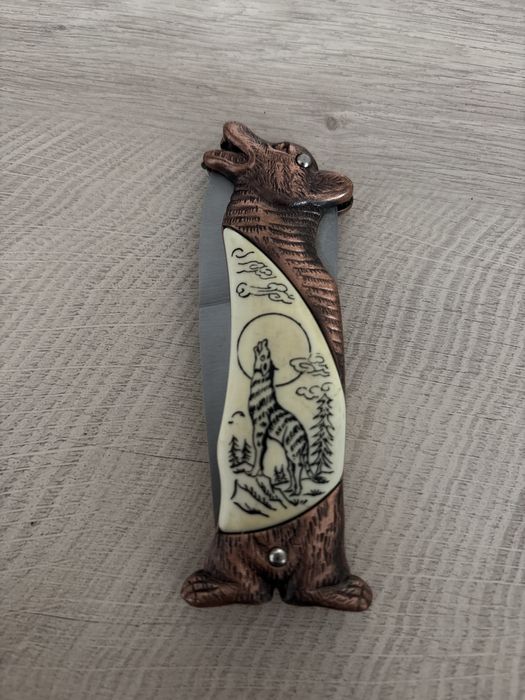 Nóż składany z motywem wilka, scyzroyk