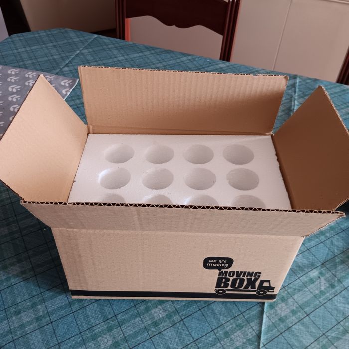 Caixas para envio de ovos e etiquetas de envio