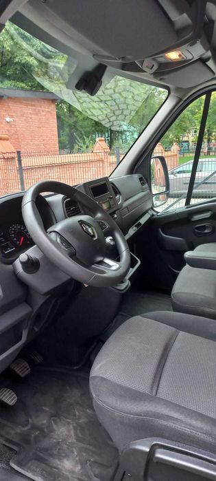 Wynajem Busa do Przeprowadzki | Renault Master (L3H2) | Duża Paka | Click&Car