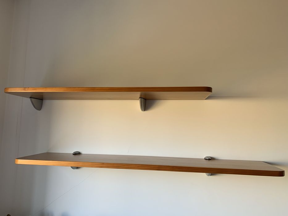 Prateleiras em madeira