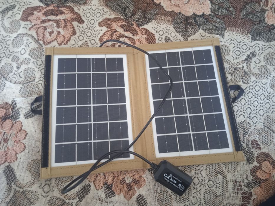 Продаю в відмінному стані сонячну панель на  7.2v все працює все ок..
