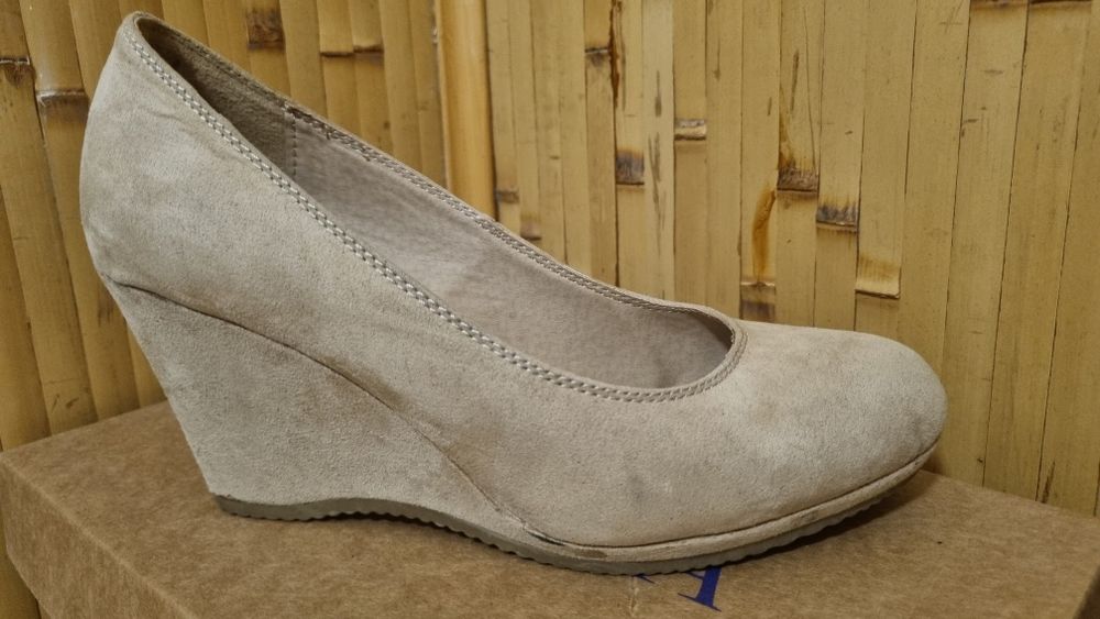 Туфлі бежеві на платформі замш 39