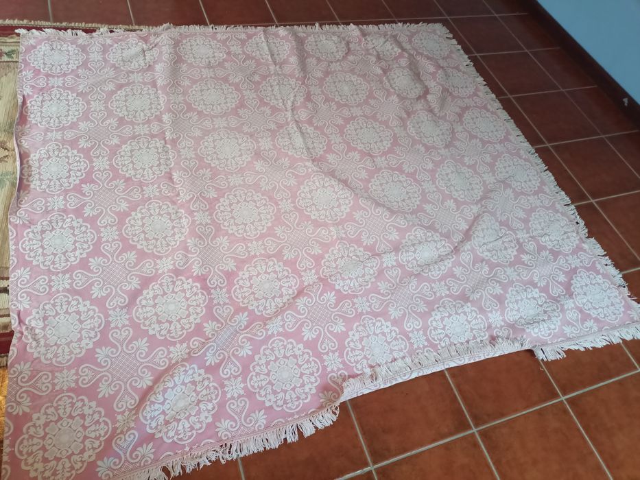 2 Colchas de cama cor Rosa e Branco