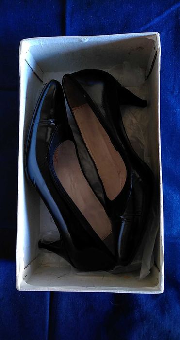 Sapatos de salto em pele genuína tamanho 35