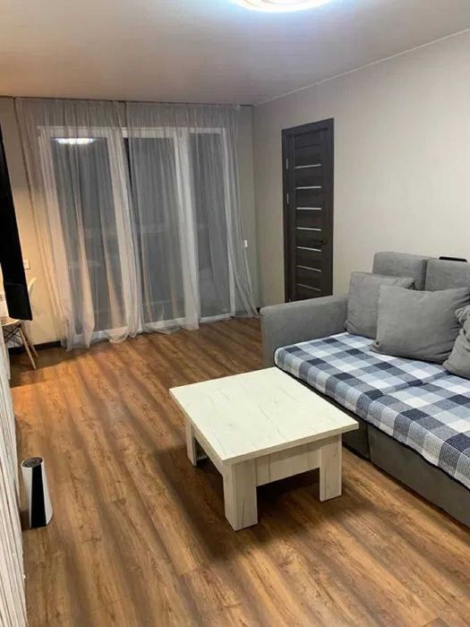 В продажу 2к квартира студія з ремонтом